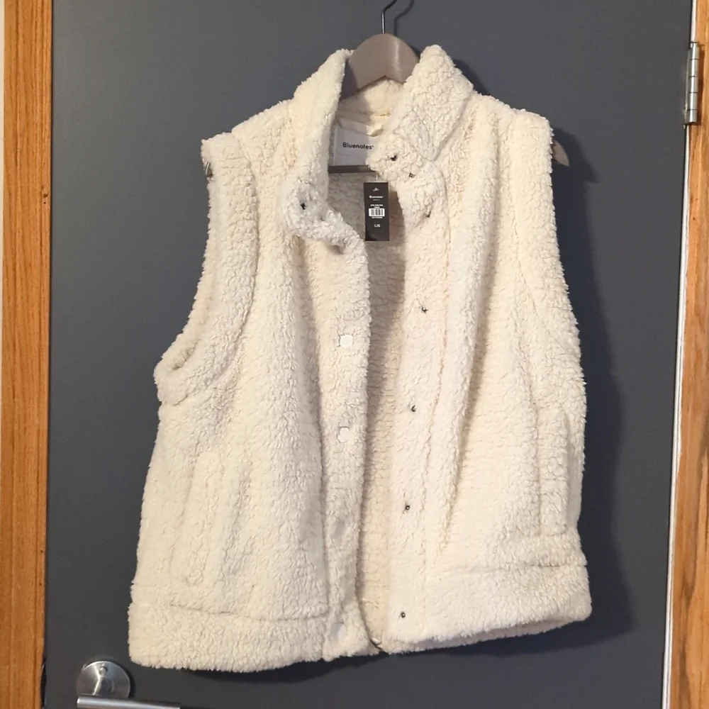 Vest - Picture 1 of 3